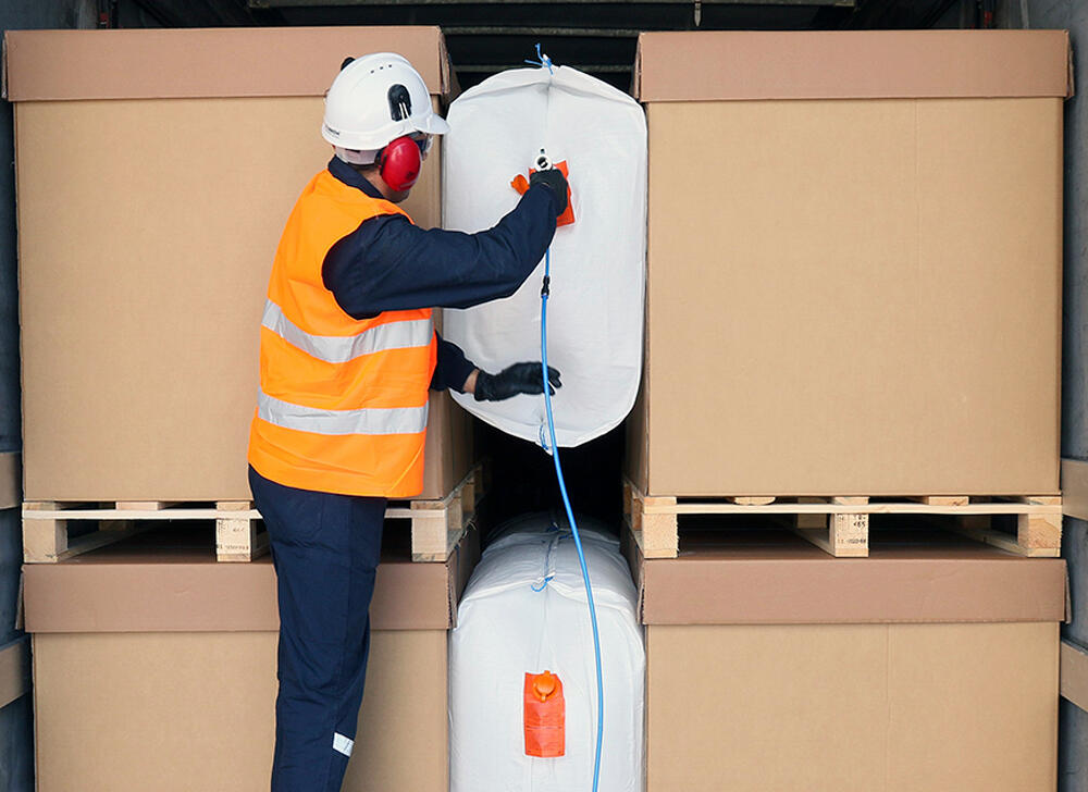 Inflating a dunnage bag